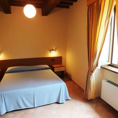 Santa Chiara Hotell 3*